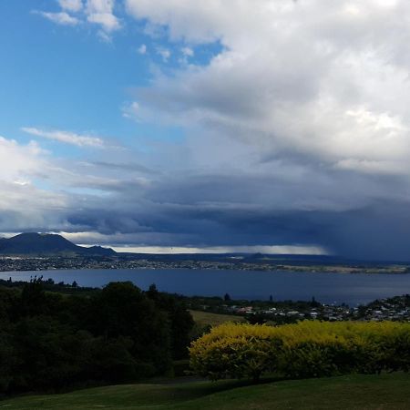 Te Moenga Lodge Taupo Bagian luar foto