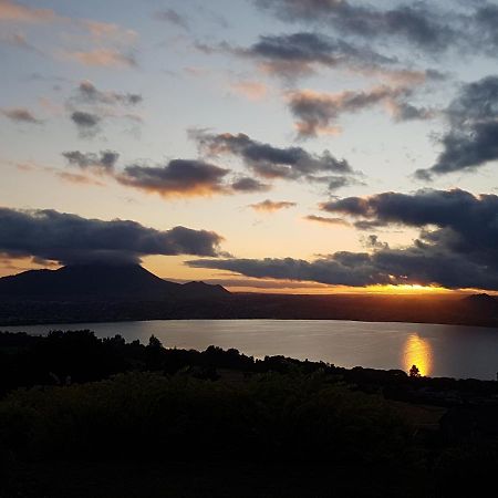 Te Moenga Lodge Taupo Bagian luar foto