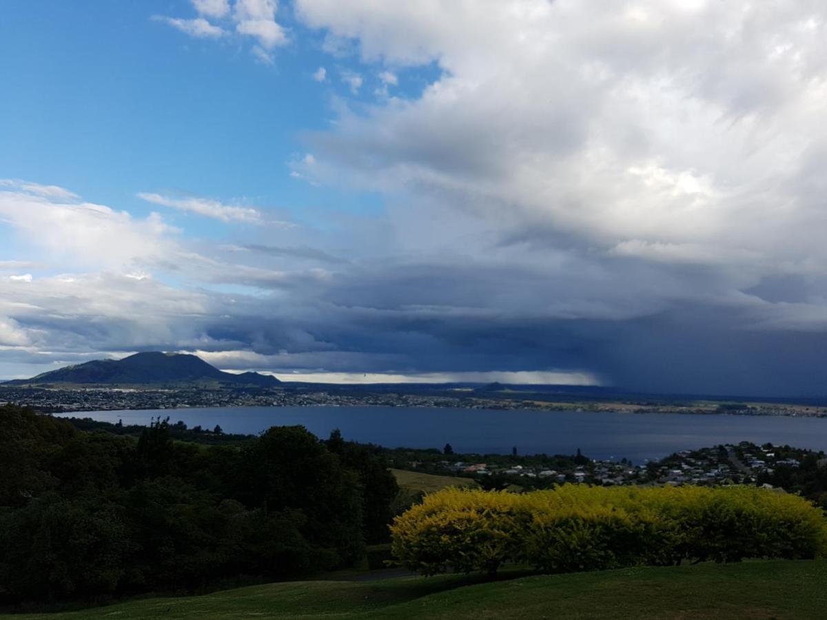 Te Moenga Lodge Taupo Bagian luar foto