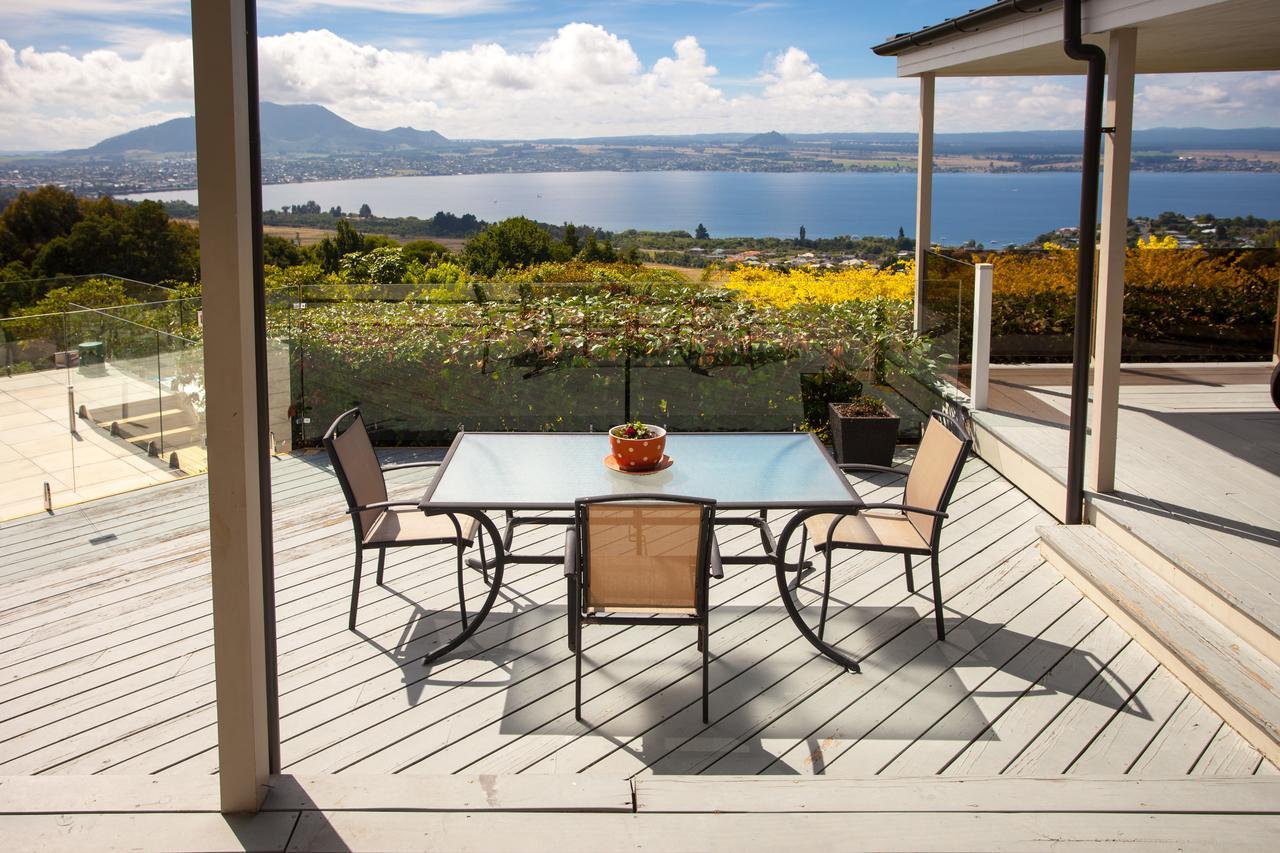 Te Moenga Lodge Taupo Bagian luar foto