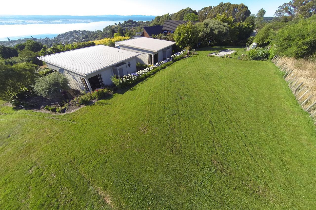 Te Moenga Lodge Taupo Bagian luar foto