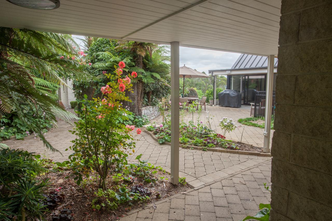 Te Moenga Lodge Taupo Bagian luar foto