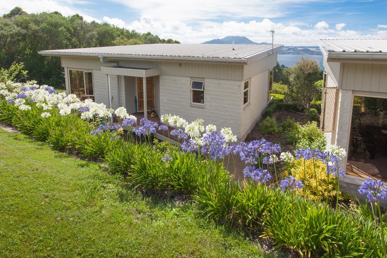 Te Moenga Lodge Taupo Bagian luar foto