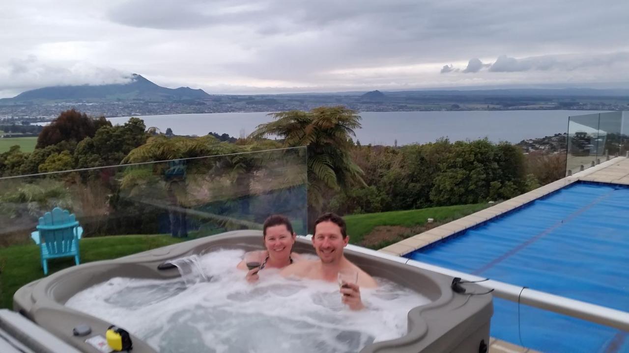 Te Moenga Lodge Taupo Bagian luar foto